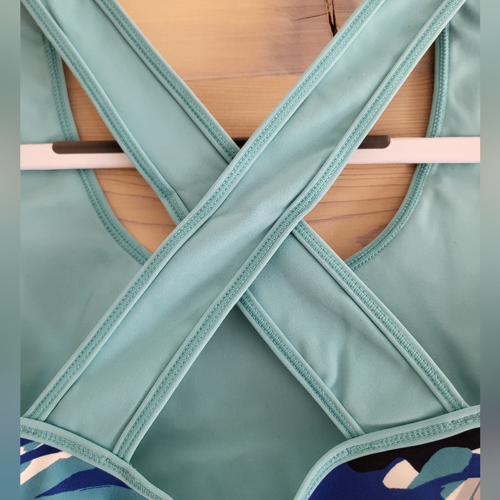 NWT FourLaps Infinity Sports Bra Aqua Crisp Camo/Porcelain sizes M, L - Picture 5 of 7